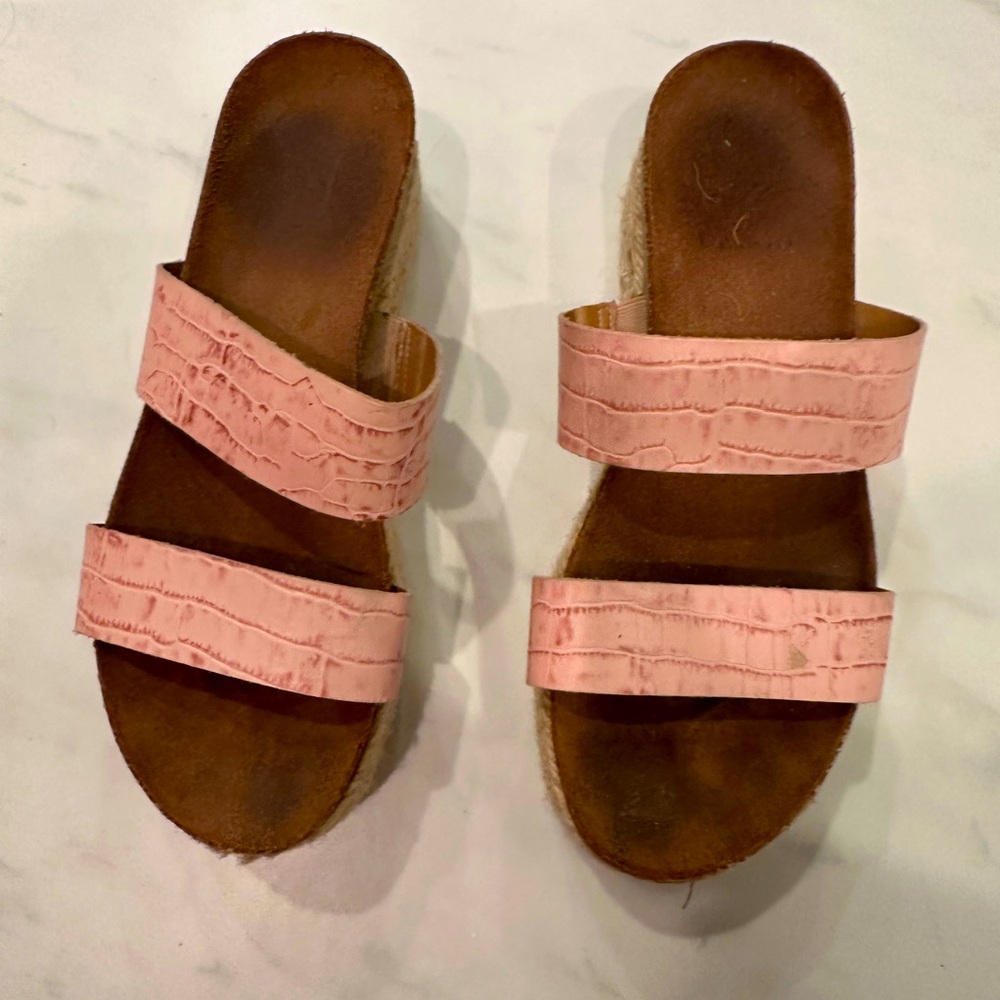 Pink Croc-Embossed Women's Slide Sandals